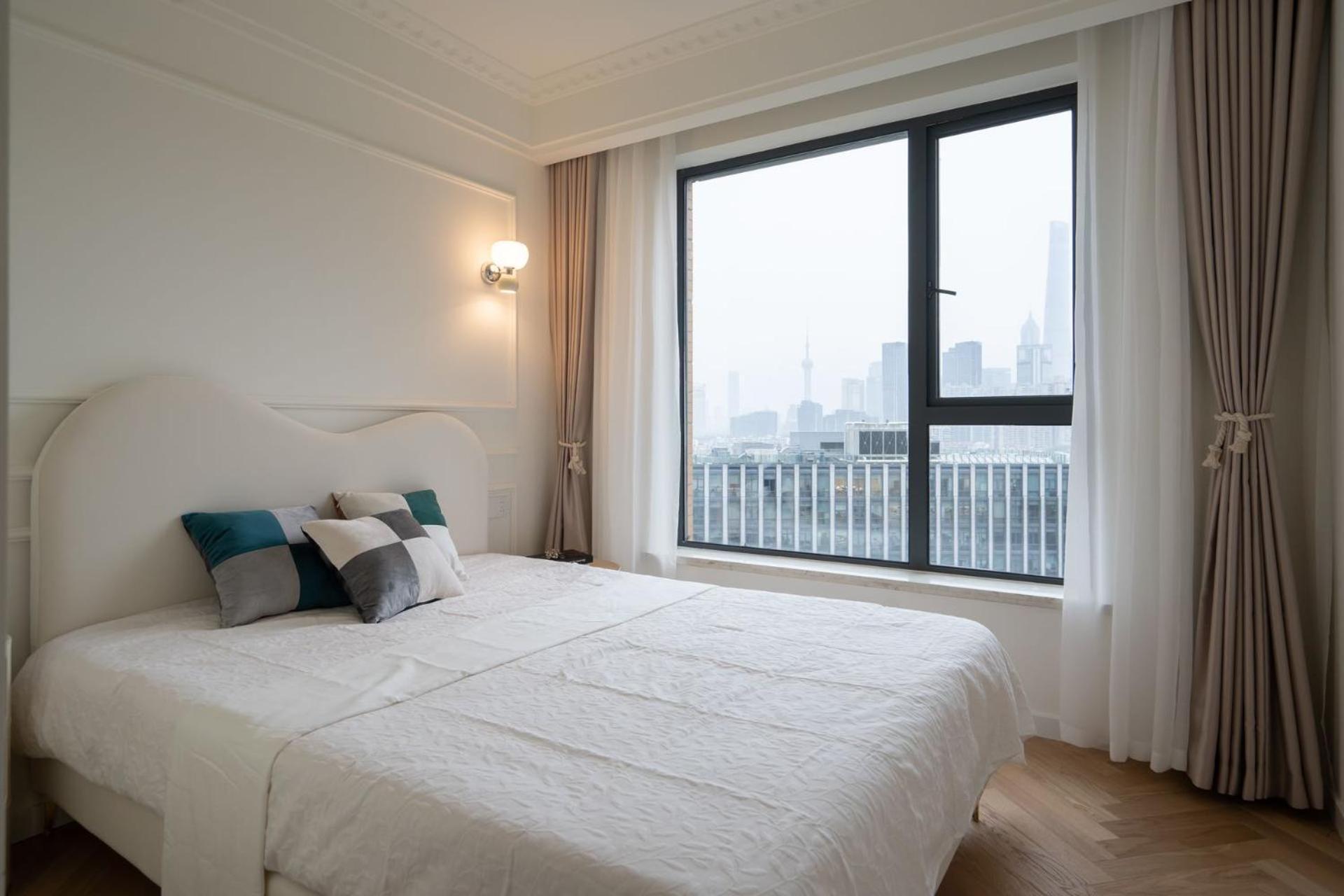 Căn hộ In The Of Center With Bund View And Orient-al Pearl Tv Tower View